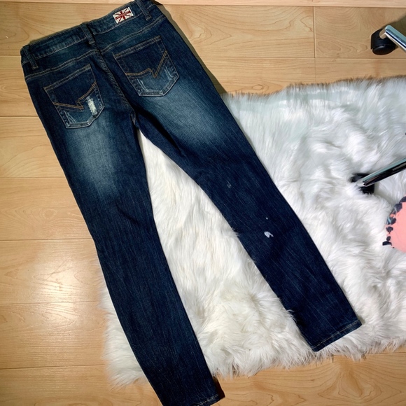 Distressed Skinny Jeans - Picture 6 of 7